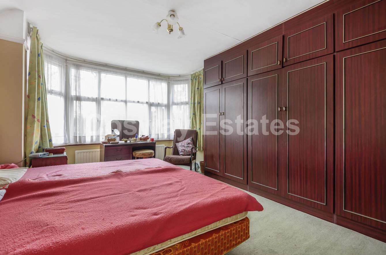 Parkside, Mill Hill